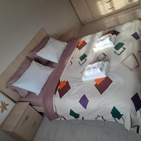 Spacious Residential アパート ティラナ